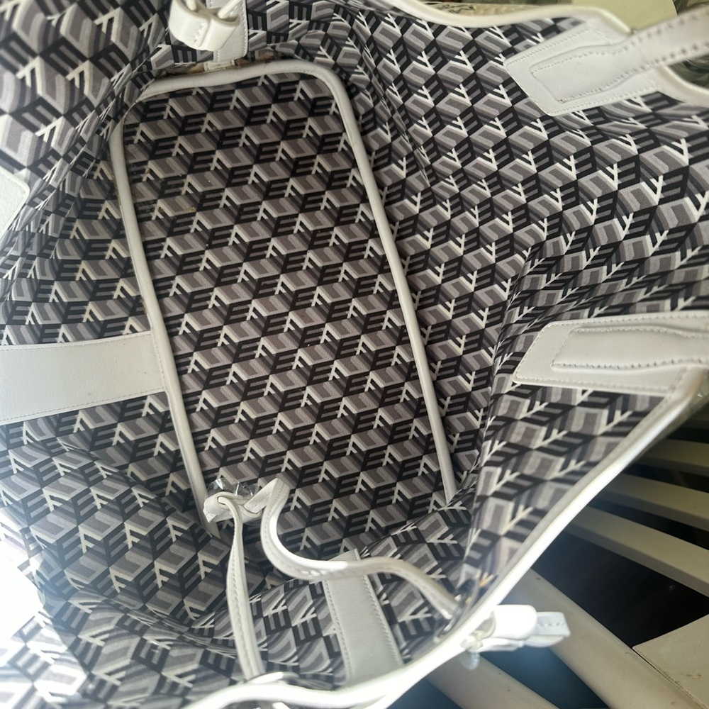 MCM white logo monogram tote with matching wristlet. - Picture 3 of 6